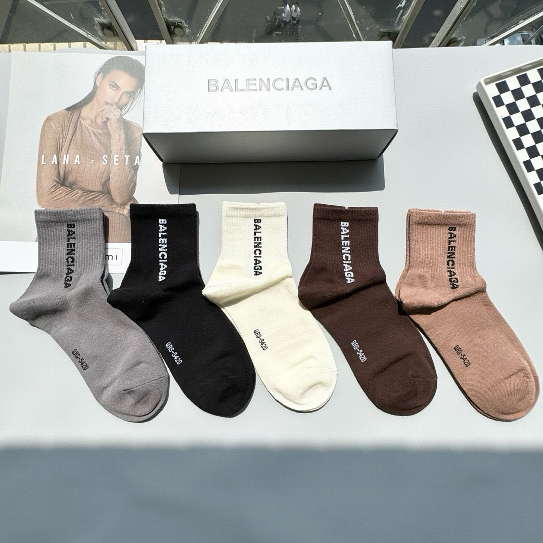  配包装【一盒五双】BALENCIAGA · 巴黎世家🌟 高品质。好看到爆炸欧美大牌中筒袜。男女款🌟潮人