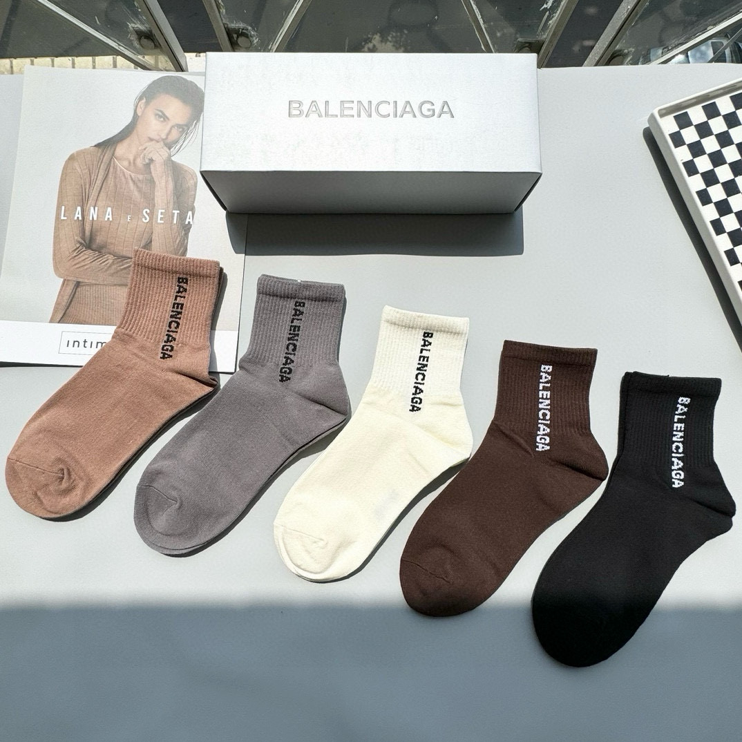  配包装【一盒五双】BALENCIAGA · 巴黎世家🌟 高品质。好看到爆炸欧美大牌中筒袜。男女款🌟潮人