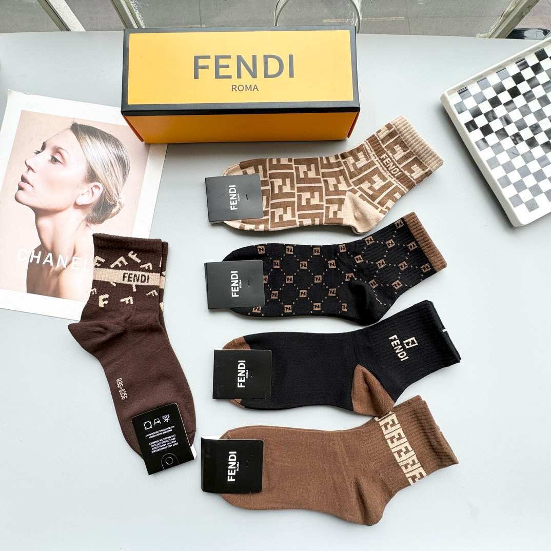  配包装【一盒五双】FENDI · 芬迪❗️大F新品男女款秋冬款中筒袜子❗️超级经典的双F标志，纯棉材质