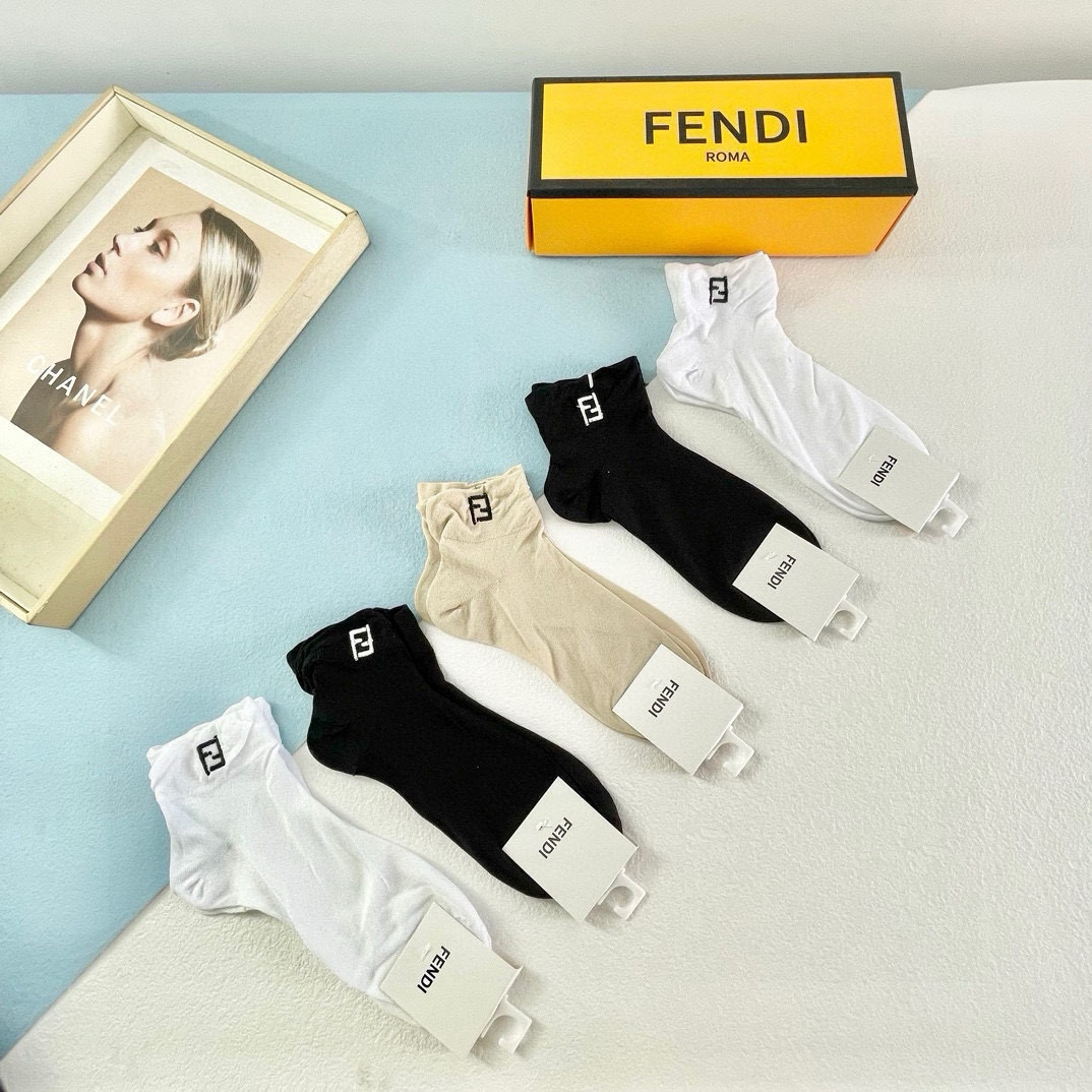  配包装【一盒五双】🌟FENDI芬迪🌟高版本 ～好看到爆炸 欧美大牌男女款船袜。🌟潮人必不能少的专柜代购