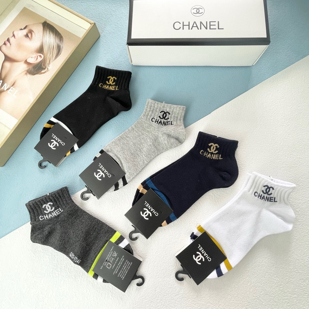   配包装【一盒五双】🌟Chanel 香奈儿 爆款卡船袜短袜筒袜🌟高版本 ～好看到爆炸 欧美大牌中筒袜。