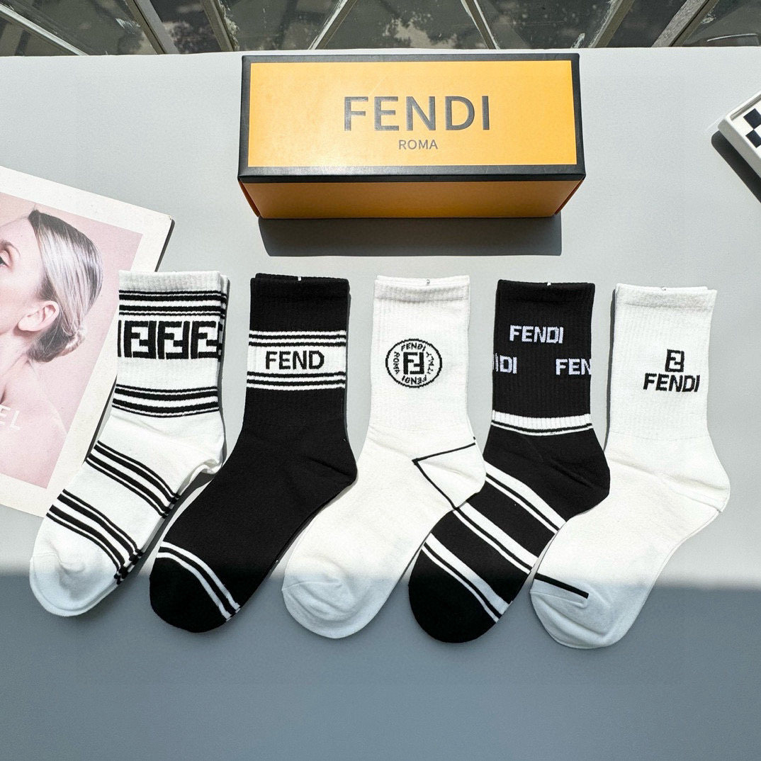  配包装【一盒五双】FENDI · 芬迪❗️大F新品高筒袜子❗️超级经典的双F标志，纯棉材质制造，透气舒