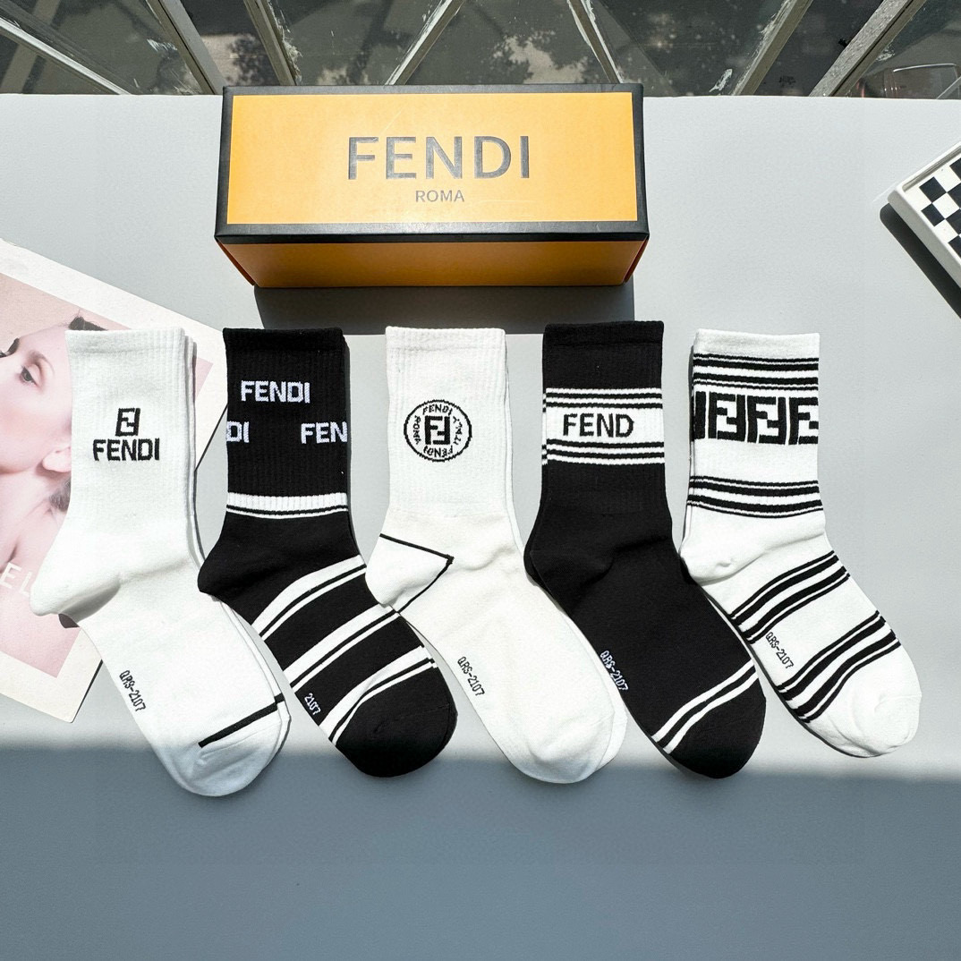 配包装【一盒五双】FENDI · 芬迪❗️大F新品高筒袜子❗️超级经典的双F标志，纯棉材质制造，透气舒