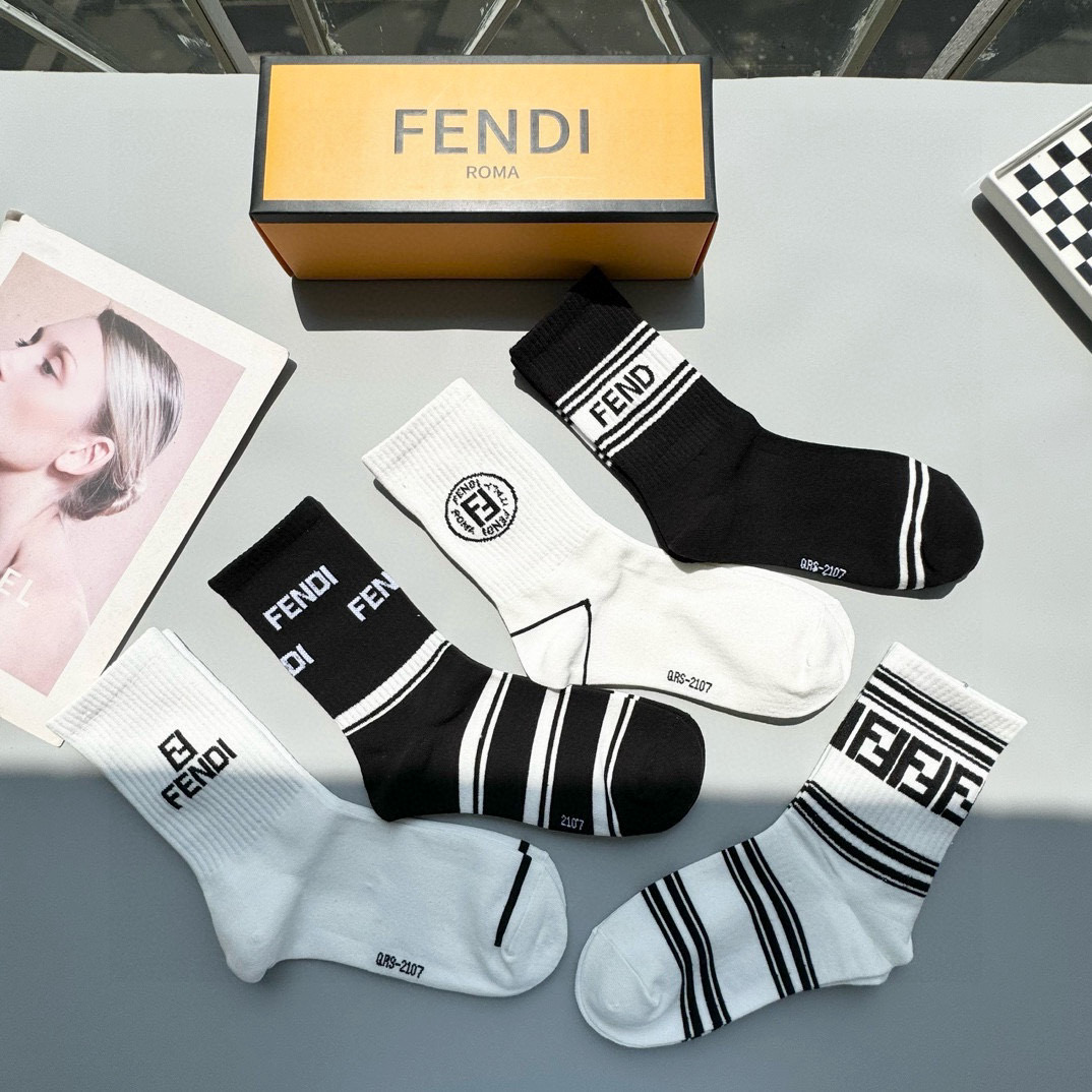  配包装【一盒五双】FENDI · 芬迪❗️大F新品高筒袜子❗️超级经典的双F标志，纯棉材质制造，透气舒