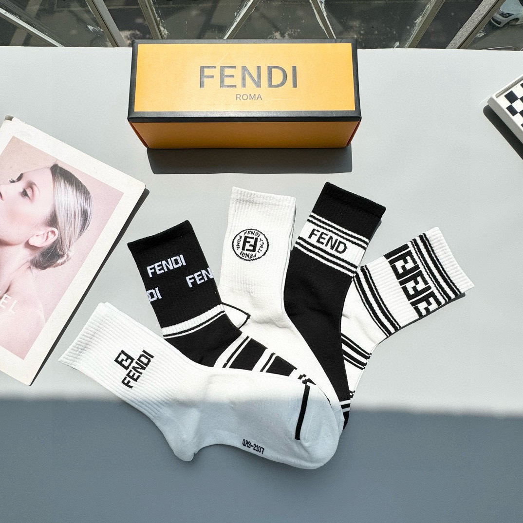  配包装【一盒五双】FENDI · 芬迪❗️大F新品高筒袜子❗️超级经典的双F标志，纯棉材质制造，透气舒