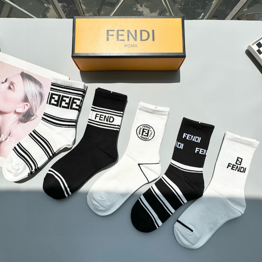  配包装【一盒五双】FENDI · 芬迪❗️大F新品高筒袜子❗️超级经典的双F标志，纯棉材质制造，透气舒