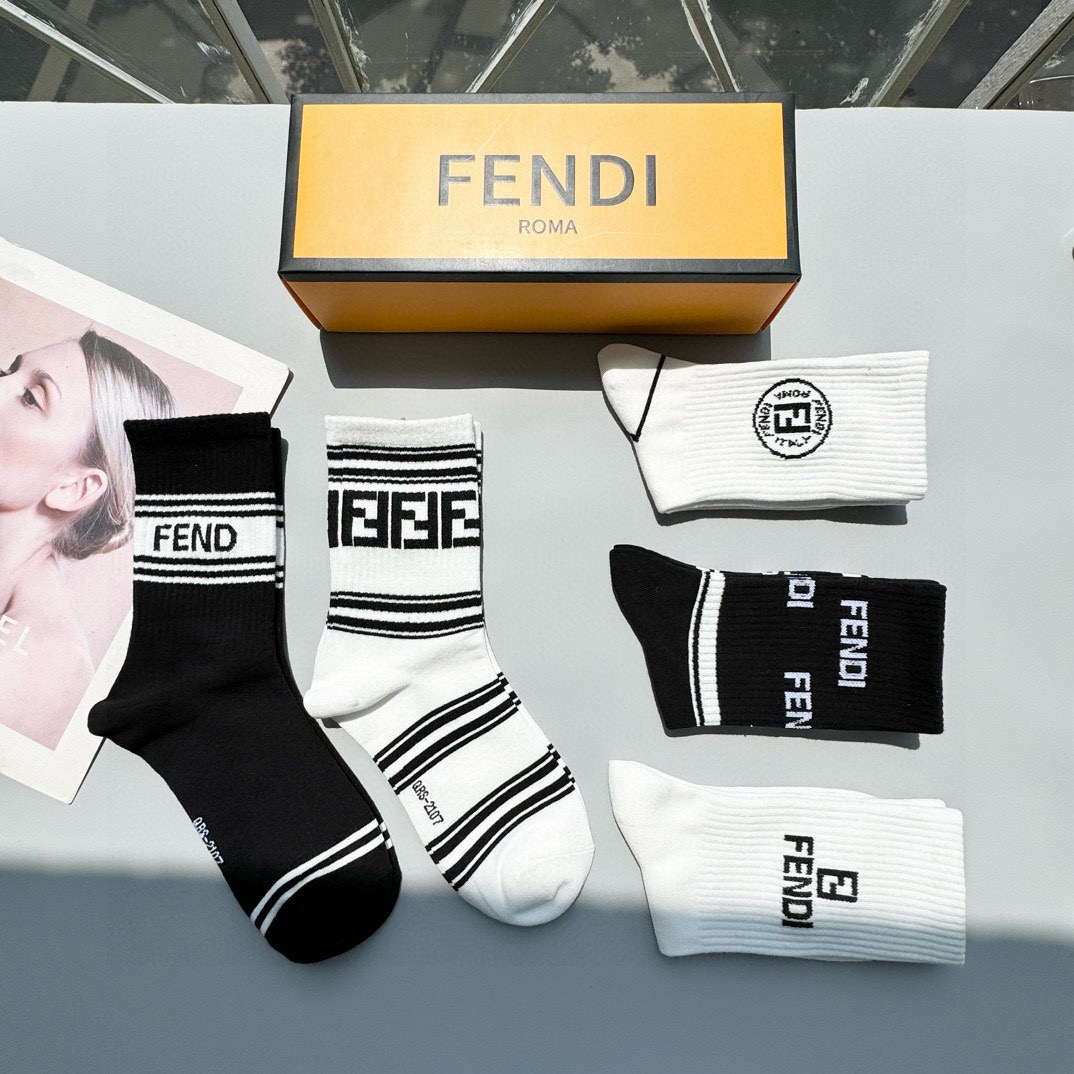  配包装【一盒五双】FENDI · 芬迪❗️大F新品高筒袜子❗️超级经典的双F标志，纯棉材质制造，透气舒