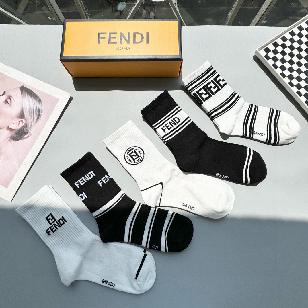  配包装【一盒五双】FENDI · 芬迪❗️大F新品高筒袜子❗️超级经典的双F标志，纯棉材质制造，透气舒
