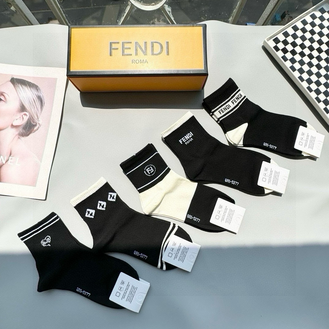  配包装【一盒五双】FENDI · 芬迪❗️大F新品男女款秋冬款中筒袜子❗️超级经典的双F标志，纯棉材质