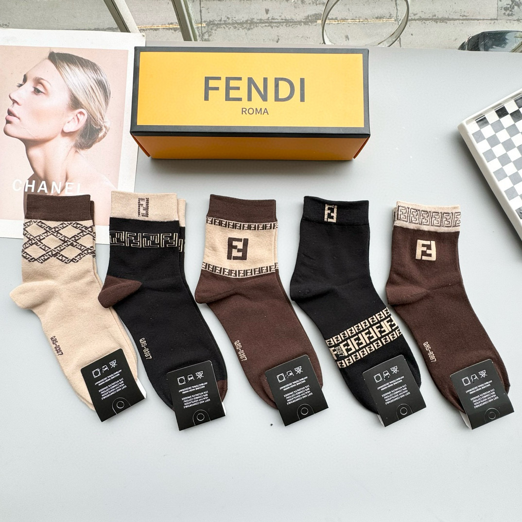  配包装【一盒五双】FENDI · 芬迪❗️大F新品男女款秋冬款中筒袜子❗️超级经典的双F标志，纯棉材质