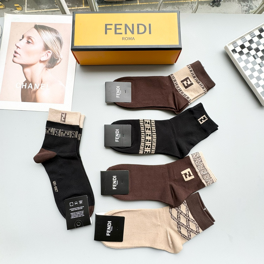  配包装【一盒五双】FENDI · 芬迪❗️大F新品男女款秋冬款中筒袜子❗️超级经典的双F标志，纯棉材质