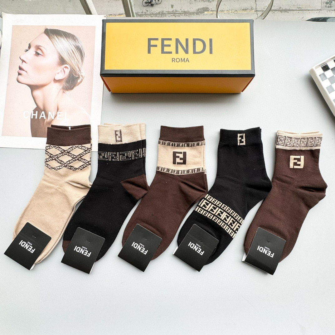  配包装【一盒五双】FENDI · 芬迪❗️大F新品男女款秋冬款中筒袜子❗️超级经典的双F标志，纯棉材质