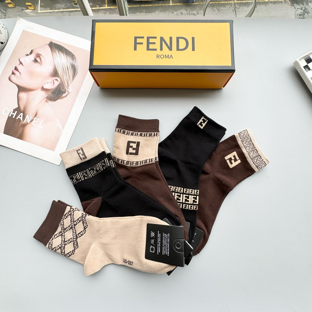  配包装【一盒五双】FENDI · 芬迪❗️大F新品男女款秋冬款中筒袜子❗️超级经典的双F标志，纯棉材质