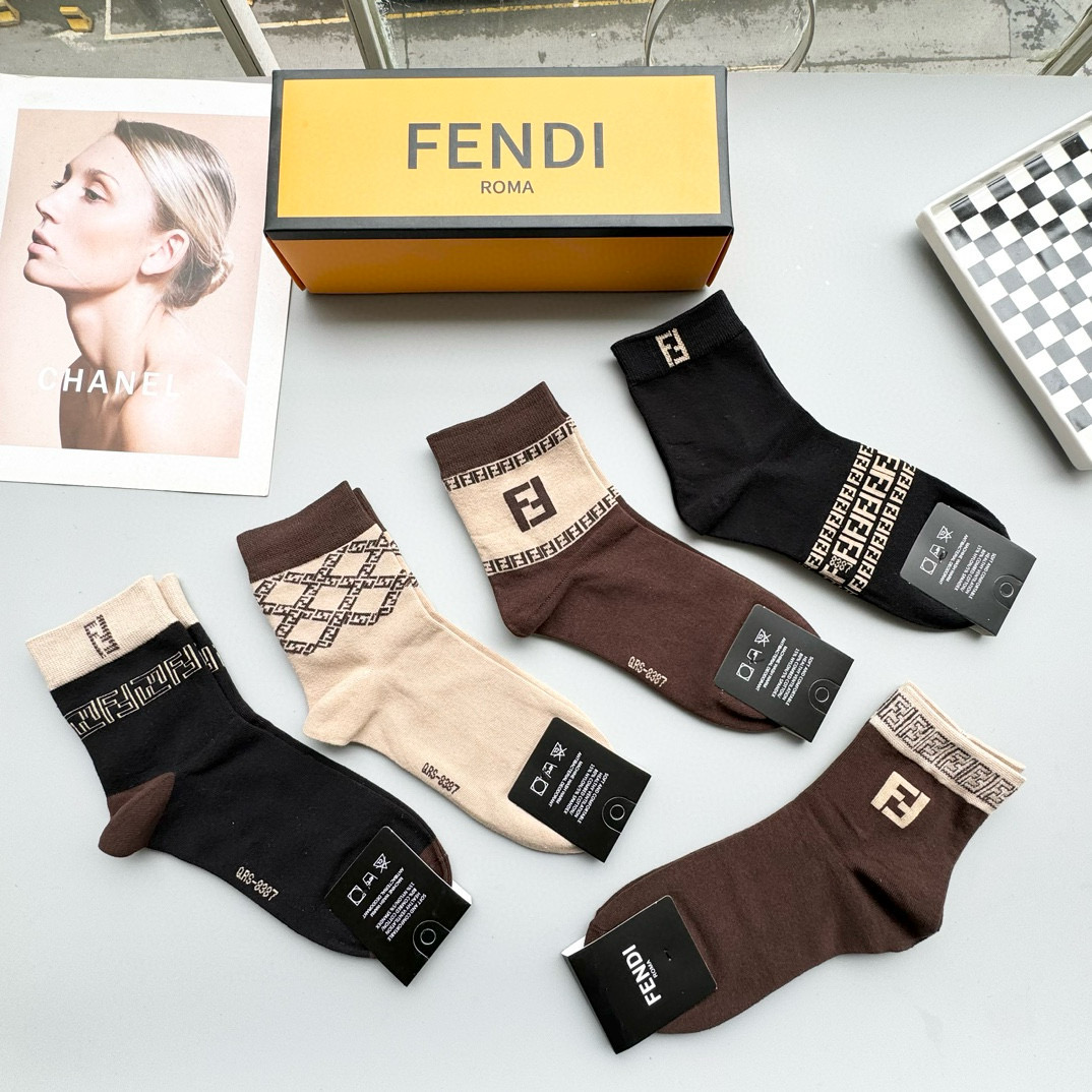  配包装【一盒五双】FENDI · 芬迪❗️大F新品男女款秋冬款中筒袜子❗️超级经典的双F标志，纯棉材质