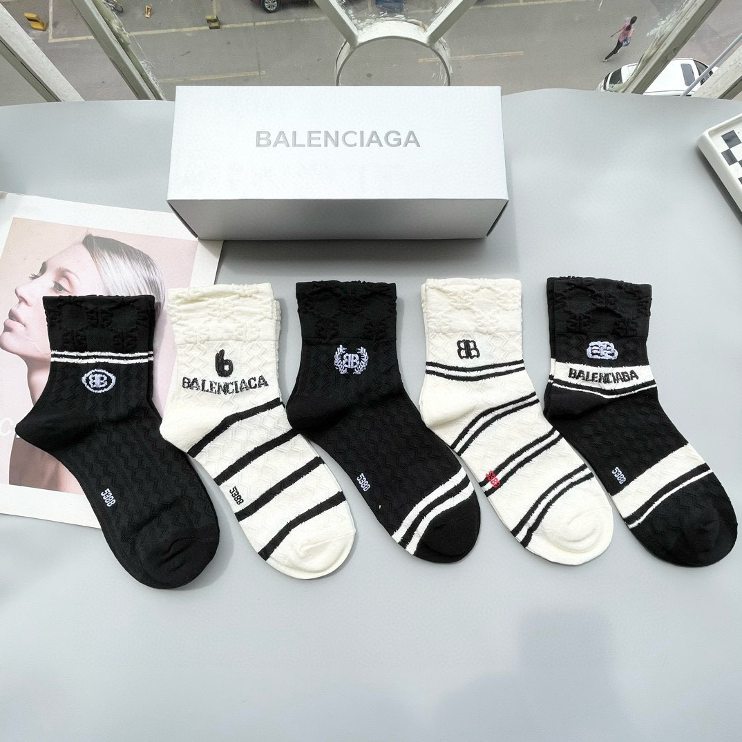  配包装【一盒五双】BALENCIAGA · 巴黎世家🌟 高品质。好看到爆炸欧美大牌中筒袜。男女款🌟潮人