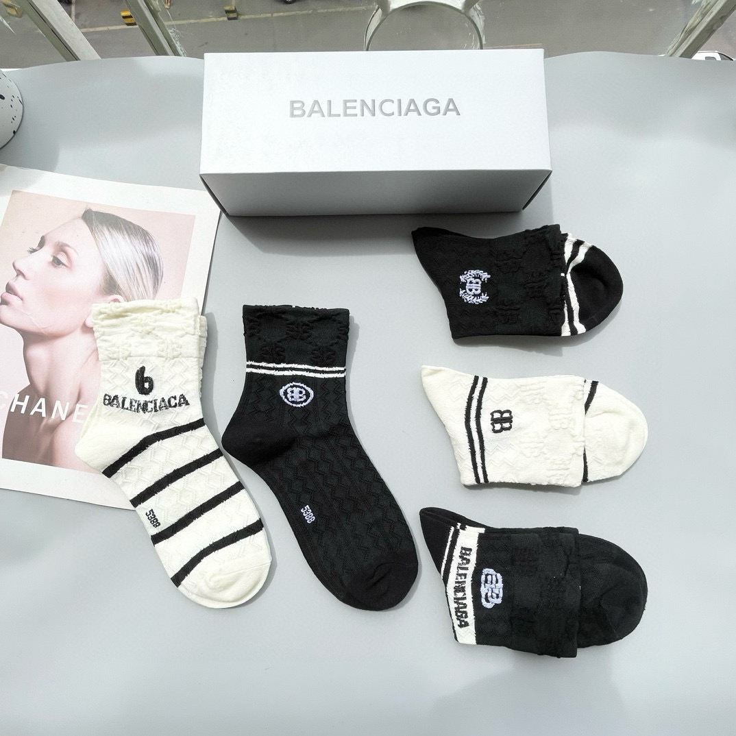  配包装【一盒五双】BALENCIAGA · 巴黎世家🌟 高品质。好看到爆炸欧美大牌中筒袜。男女款🌟潮人