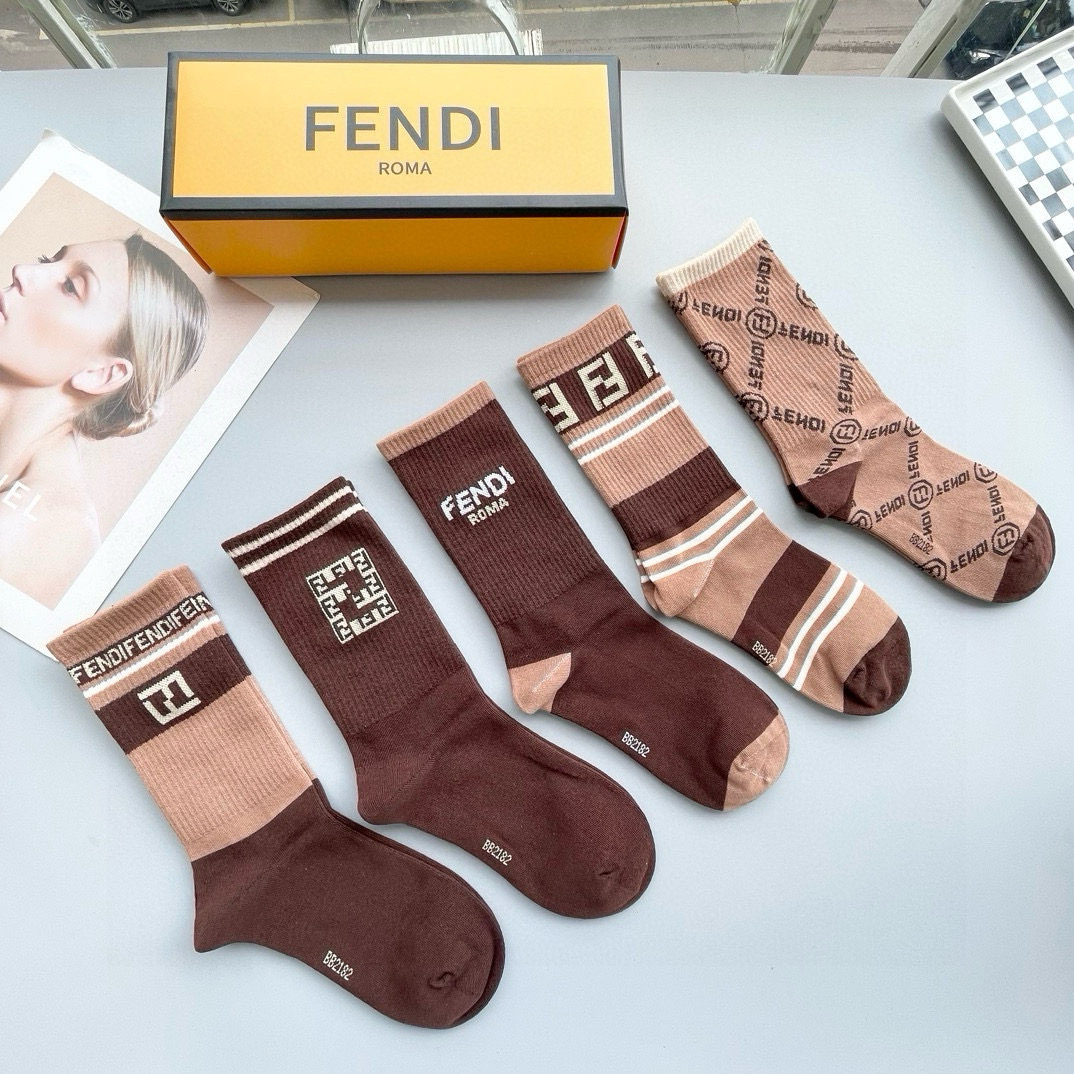  配包装【一盒五双】FENDI · 芬迪❗️大F新品高筒袜子❗️超级经典的双F标志，纯棉材质制造，透气舒