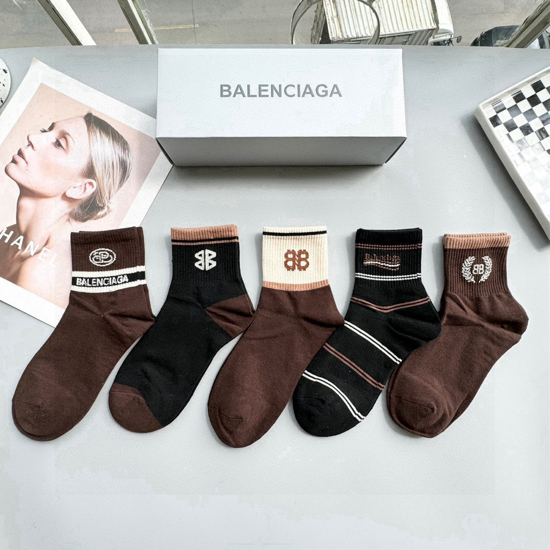  配包装【一盒五双】BALENCIAGA · 巴黎世家🌟 高品质。好看到爆炸欧美大牌中筒袜。男女款🌟潮人