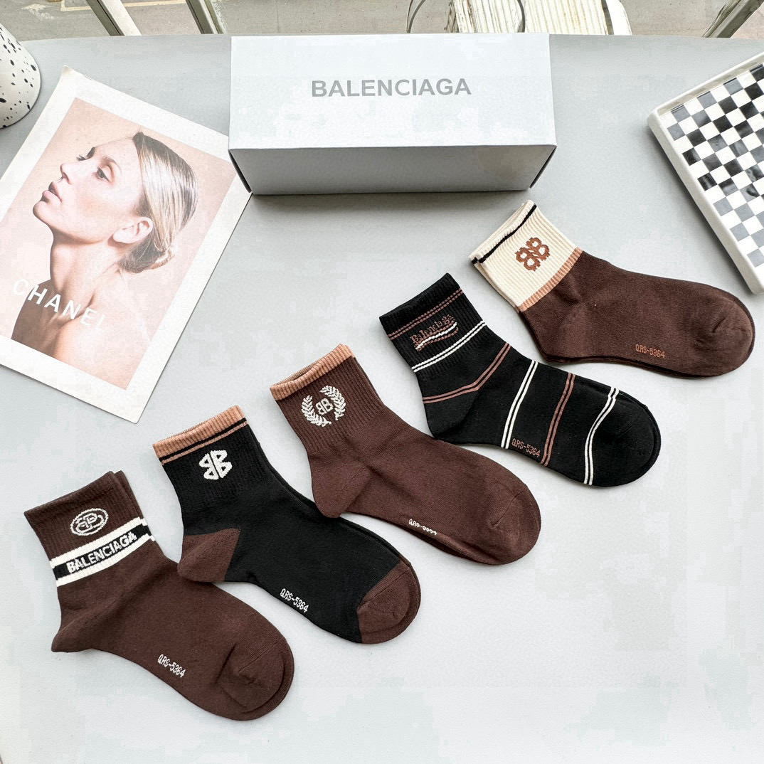  配包装【一盒五双】BALENCIAGA · 巴黎世家🌟 高品质。好看到爆炸欧美大牌中筒袜。男女款🌟潮人