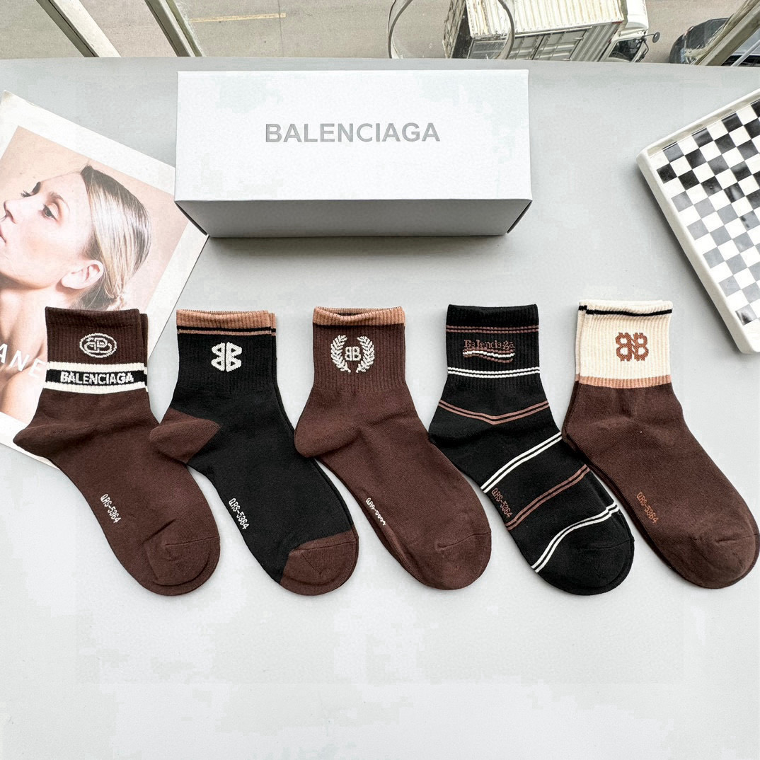  配包装【一盒五双】BALENCIAGA · 巴黎世家🌟 高品质。好看到爆炸欧美大牌中筒袜。男女款🌟潮人