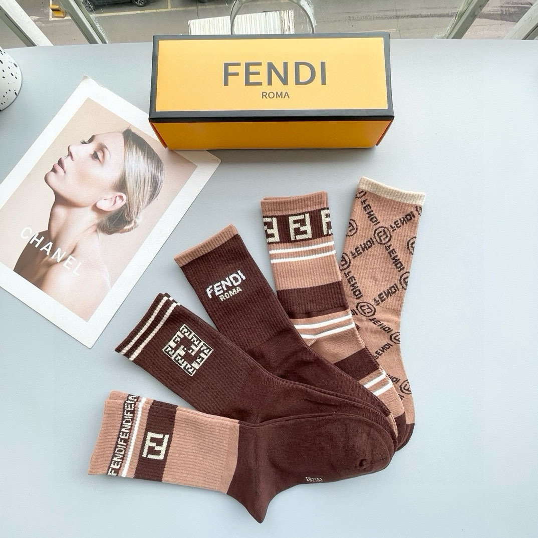  配包装【一盒五双】FENDI · 芬迪❗️大F新品高筒袜子❗️超级经典的双F标志，纯棉材质制造，透气舒