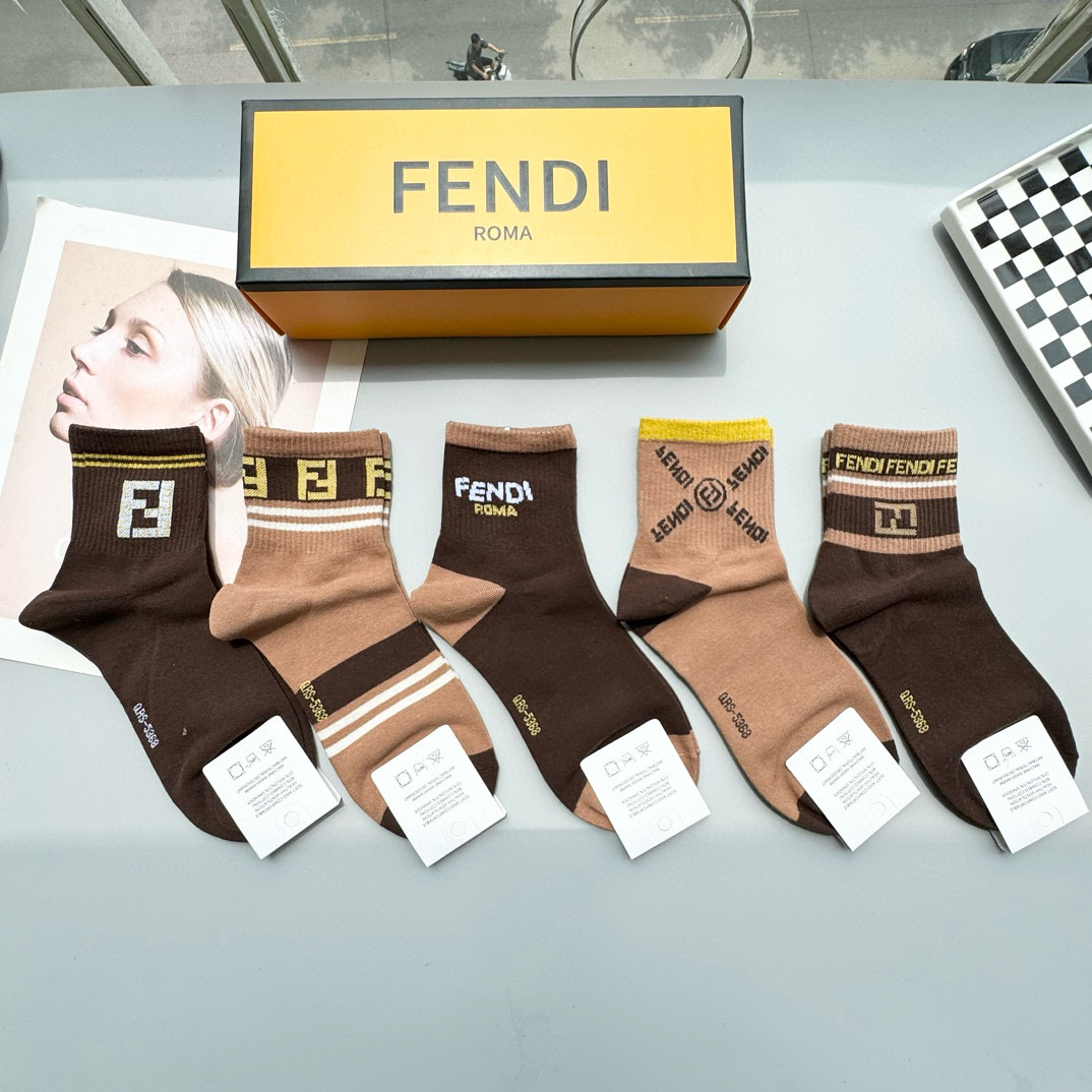  配包装【一盒五双】FENDI · 芬迪❗️大F新品男女款秋冬款中筒袜子❗️超级经典的双F标志，纯棉材质