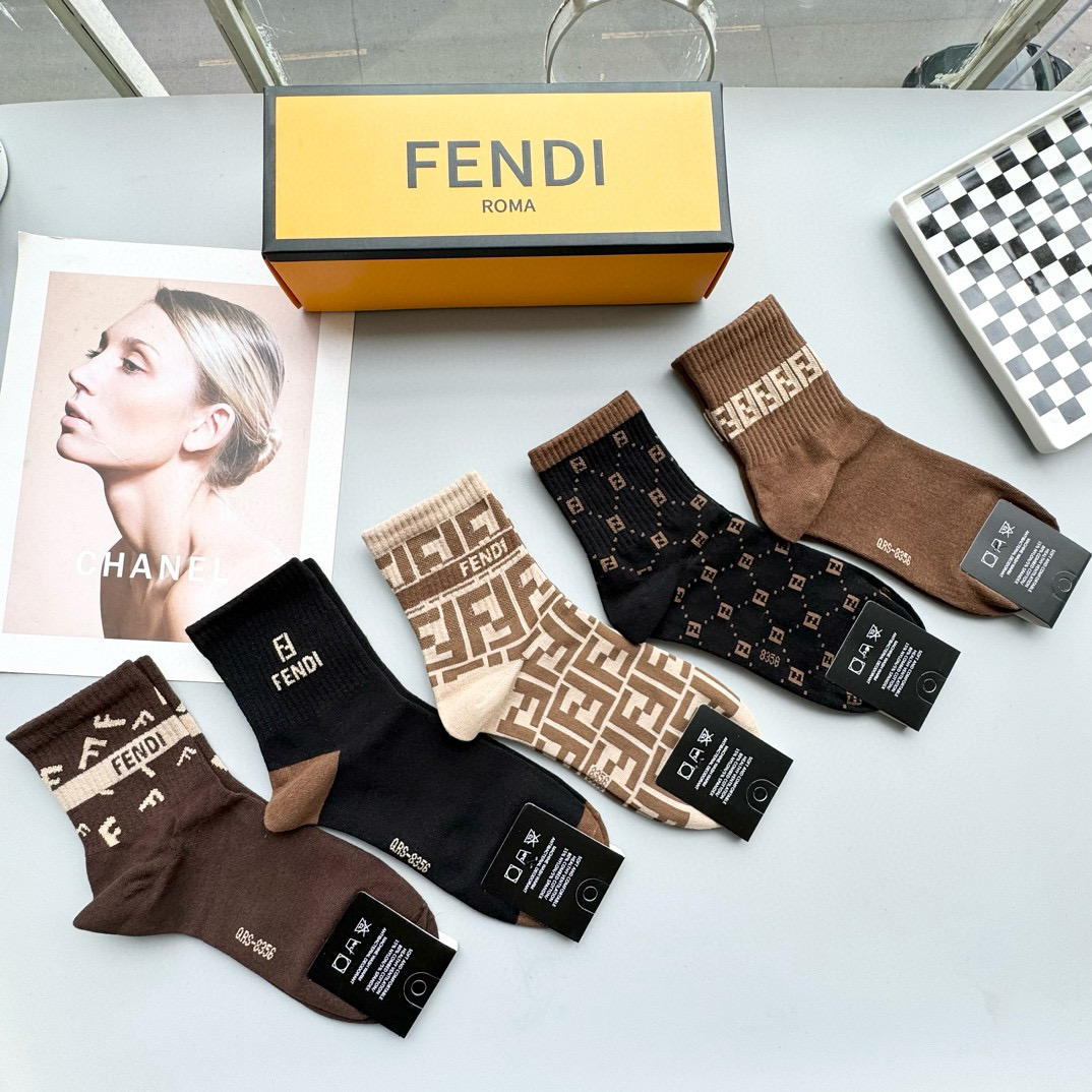  配包装【一盒五双】FENDI · 芬迪❗️大F新品男女款秋冬款中筒袜子❗️超级经典的双F标志，纯棉材质