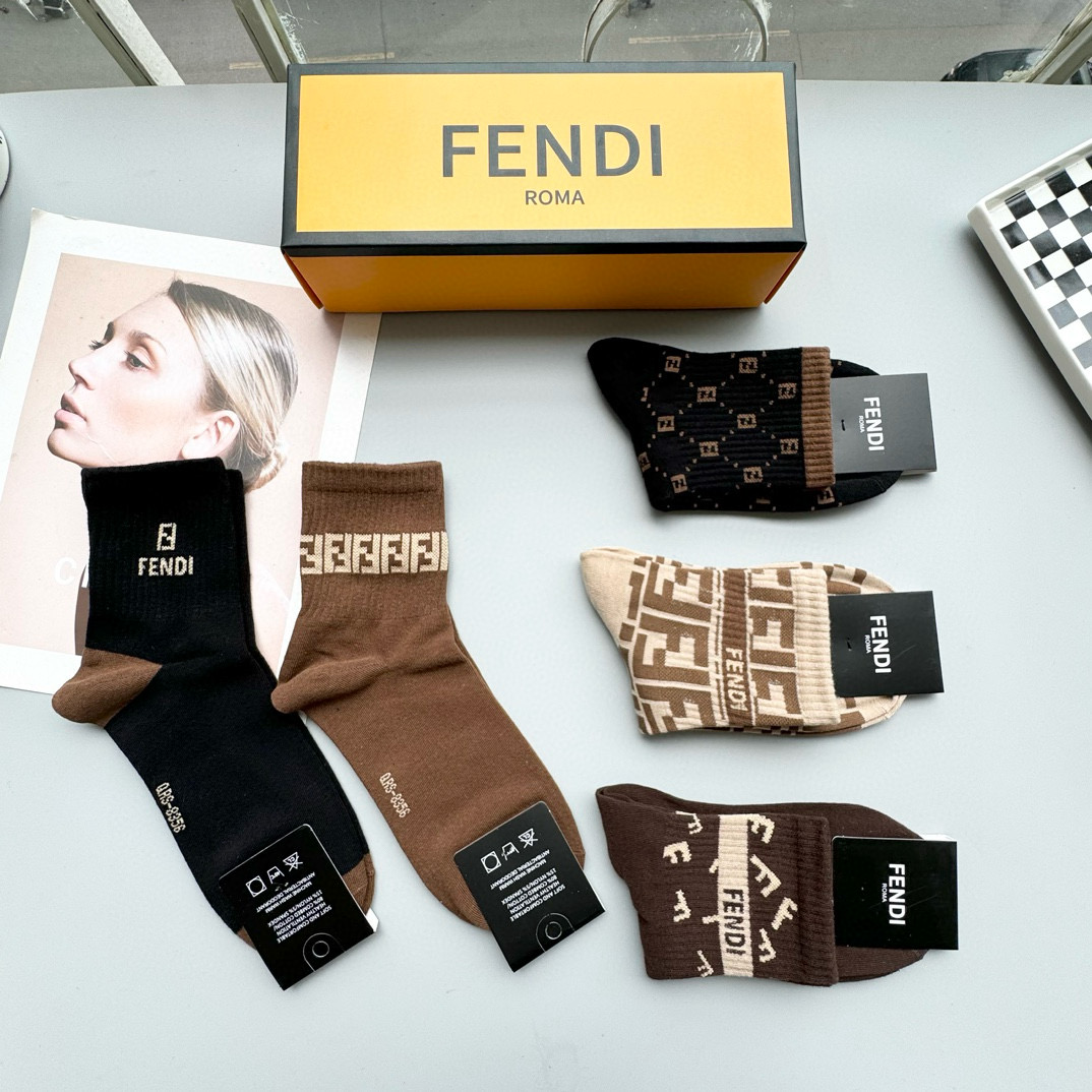  配包装【一盒五双】FENDI · 芬迪❗️大F新品男女款秋冬款中筒袜子❗️超级经典的双F标志，纯棉材质