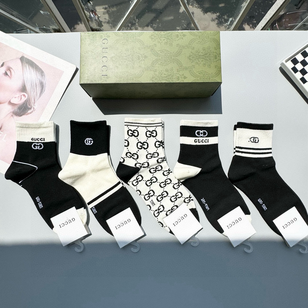 NO:299944,Delivery Packaging [One Box and Five Pairs] Gucci Counter New Men's and Women's Medium Socks Counter is launched simultaneously, super soft and comfortable, the counter hit GG series is super popular small items, big brands are on the street, trendy people must have super easy to match socks, stockings, socks, gucci, socks19860909配送包装【一盒五双】 古奇gucci专柜新款男女款中筒袜子专柜同步上新,超柔软舒适,专柜爆款GG系列超火爆小单品,大牌出街,潮人必备超好搭袜子,丝袜,袜子,gucci,socks,accessory