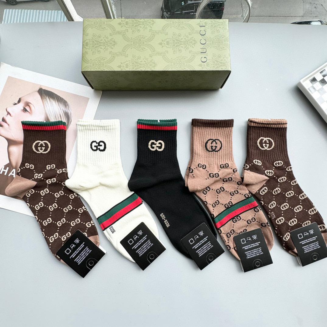 NO:299936,Delivery Packaging [One Box and Five Pairs] Gucci Counter New Men's and Women's Medium Socks Counter is launched simultaneously, super soft and comfortable, the counter hit GG series is super popular small items, big brands are on the street, trendy people must have super easy to match socks, stockings, socks, gucci, socks19860909配送包装【一盒五双】 古奇gucci专柜新款男女款中筒袜子专柜同步上新,超柔软舒适,专柜爆款GG系列超火爆小单品,大牌出街,潮人必备超好搭袜子,丝袜,袜子,gucci,socks,accessory