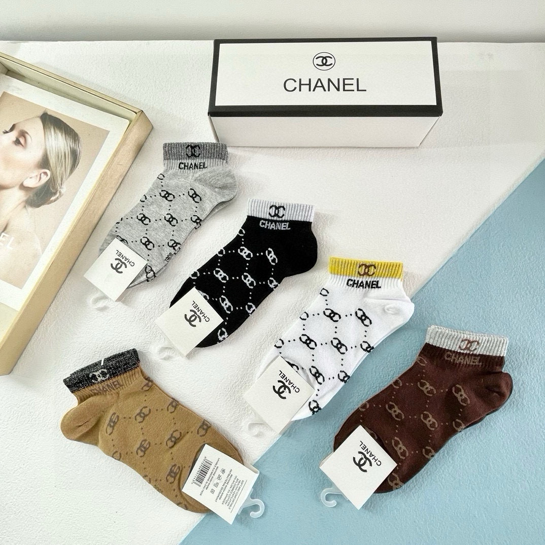   配包装【一盒五双】🌟Chanel 香奈儿 爆款短筒袜🌟女款 高版本 ～好看到爆炸 欧美大牌短筒袜。🌟