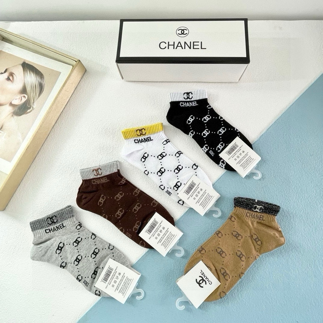   配包装【一盒五双】🌟Chanel 香奈儿 爆款短筒袜🌟女款 高版本 ～好看到爆炸 欧美大牌短筒袜。🌟