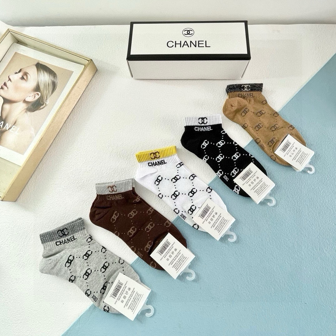   配包装【一盒五双】🌟Chanel 香奈儿 爆款短筒袜🌟女款 高版本 ～好看到爆炸 欧美大牌短筒袜。🌟
