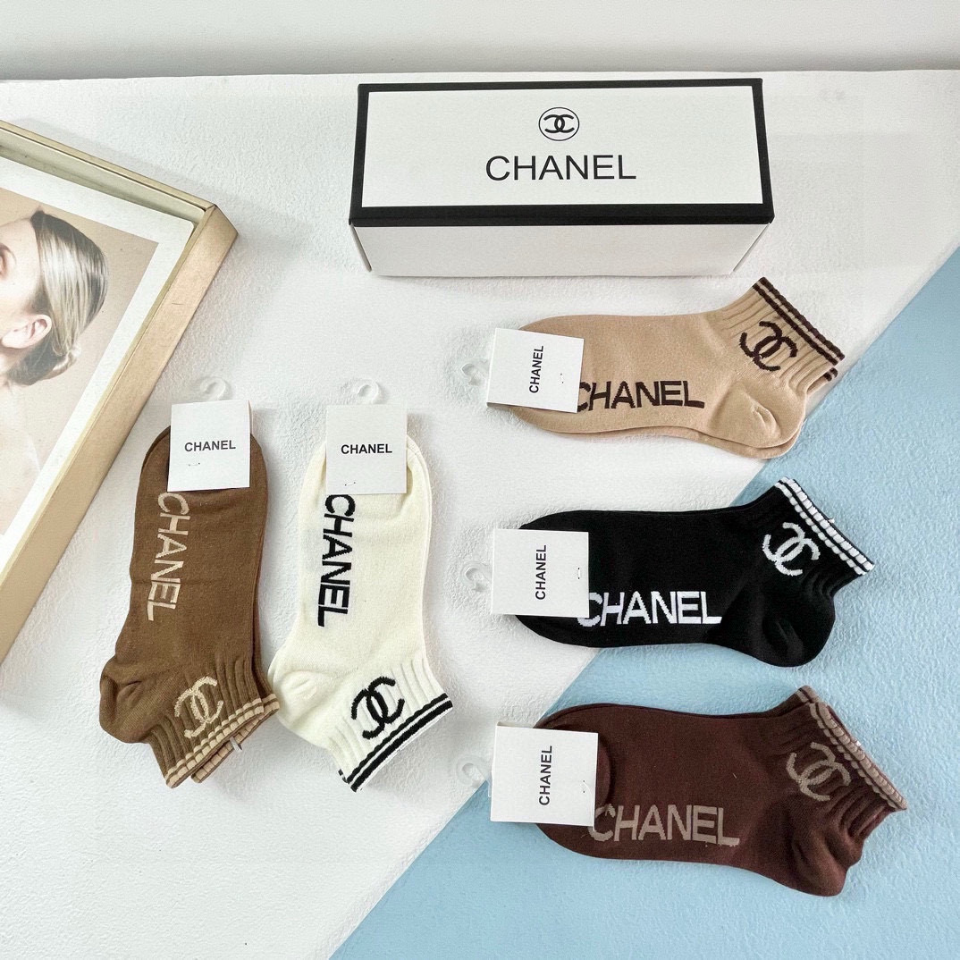   配包装【一盒五双】🌟Chanel 香奈儿 爆款短筒袜🌟女款 高版本 ～好看到爆炸 欧美大牌短筒袜。🌟