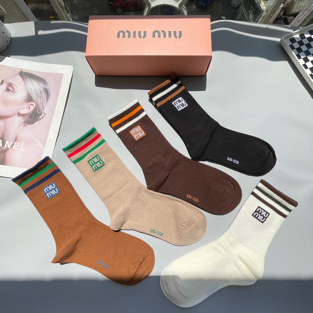   配包装【一盒四双】miumiu · 缪缪❗️高品质。超级爆款网红袜子❗️miu家官网同步饰品字母中筒