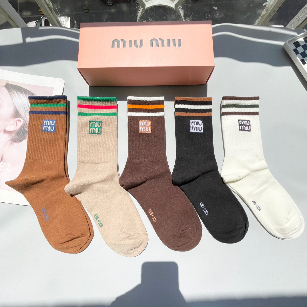   配包装【一盒四双】miumiu · 缪缪❗️高品质。超级爆款网红袜子❗️miu家官网同步饰品字母中筒