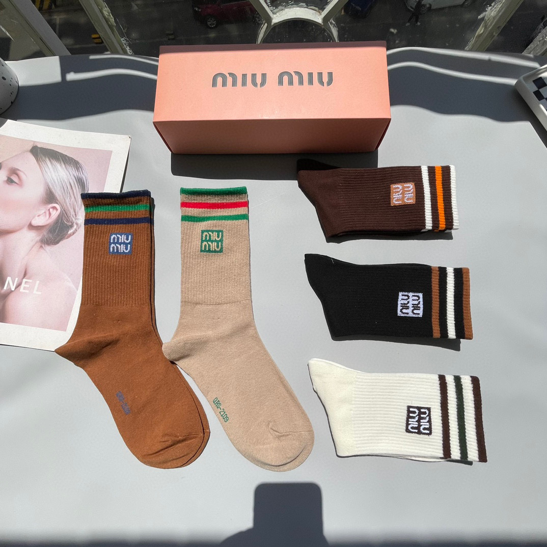   配包装【一盒四双】miumiu · 缪缪❗️高品质。超级爆款网红袜子❗️miu家官网同步饰品字母中筒