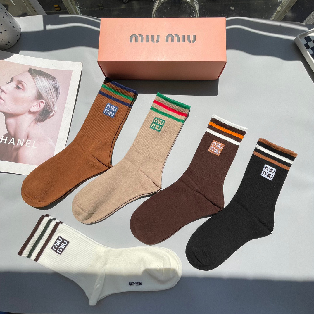   配包装【一盒四双】miumiu · 缪缪❗️高品质。超级爆款网红袜子❗️miu家官网同步饰品字母中筒