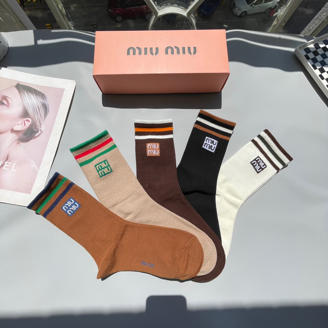   配包装【一盒四双】miumiu · 缪缪❗️高品质。超级爆款网红袜子❗️miu家官网同步饰品字母中筒