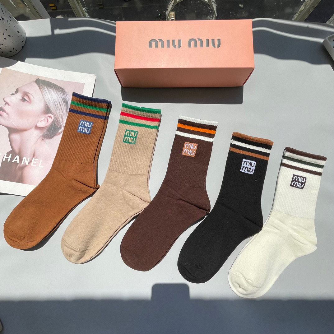   配包装【一盒四双】miumiu · 缪缪❗️高品质。超级爆款网红袜子❗️miu家官网同步饰品字母中筒