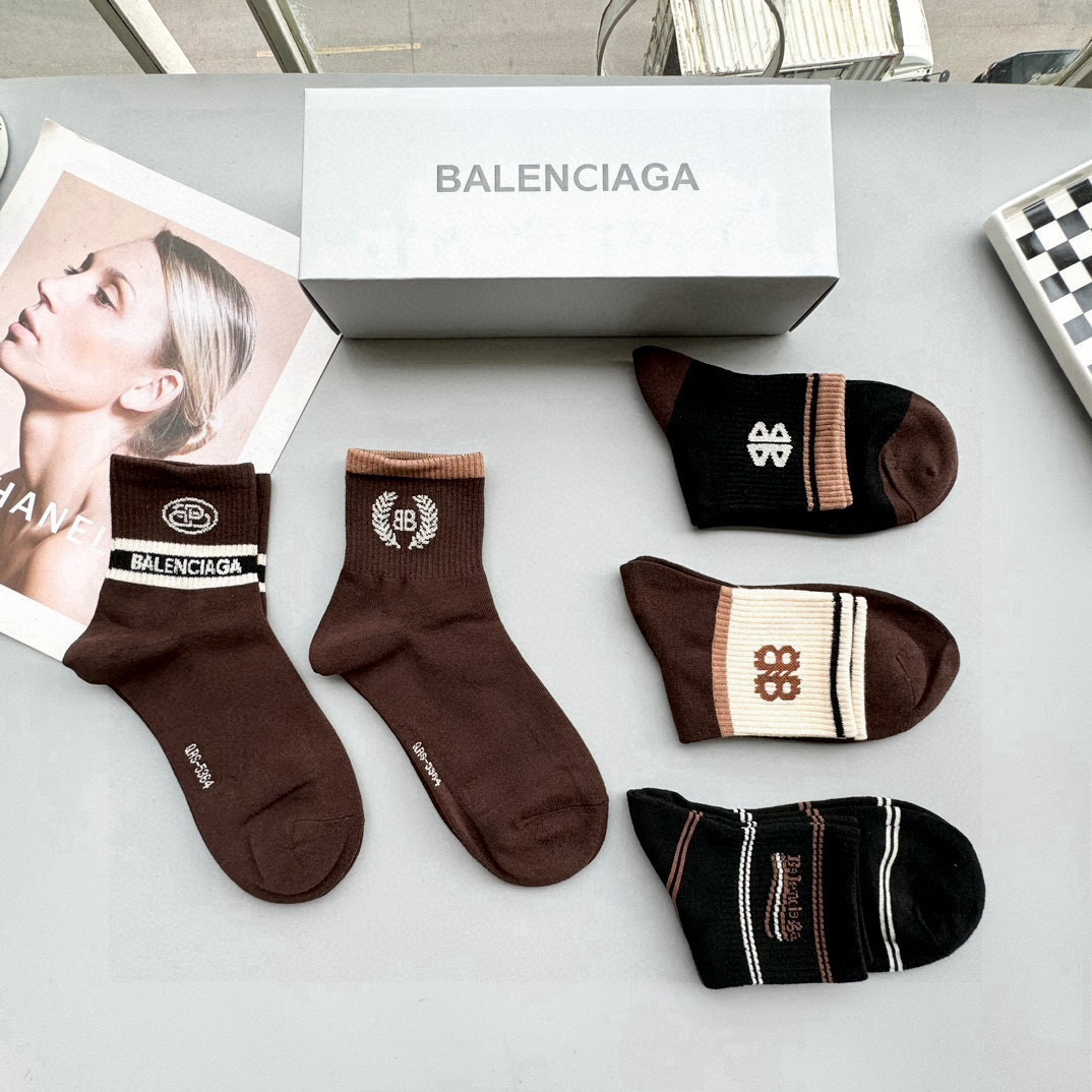  配包装【一盒五双】BALENCIAGA · 巴黎世家🌟 高品质。好看到爆炸欧美大牌中筒袜。男女款🌟潮人
