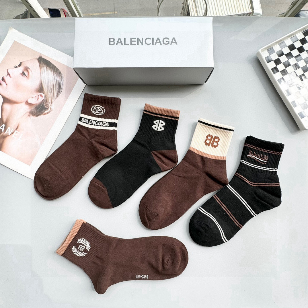  配包装【一盒五双】BALENCIAGA · 巴黎世家🌟 高品质。好看到爆炸欧美大牌中筒袜。男女款🌟潮人