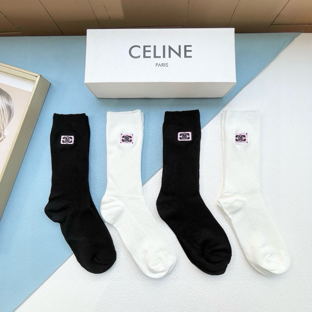  配包装【一盒四双】CELINE · 赛琳❗️高品质。超级爆款网红袜子❗️小香家官网同步刺绣字母中筒袜，