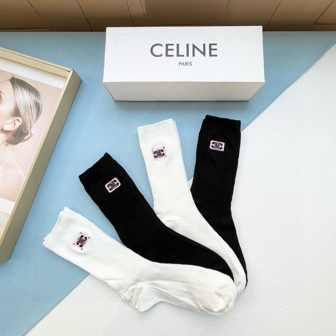  配包装【一盒四双】CELINE · 赛琳❗️高品质。超级爆款网红袜子❗️小香家官网同步刺绣字母中筒袜，