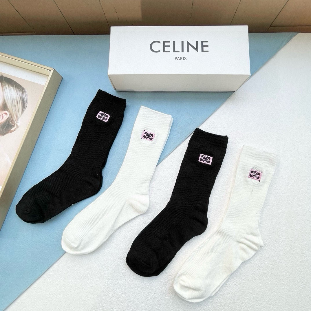  配包装【一盒四双】CELINE · 赛琳❗️高品质。超级爆款网红袜子❗️小香家官网同步刺绣字母中筒袜，