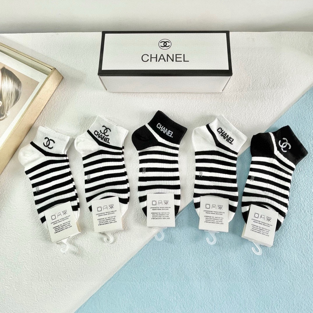   配包装【一盒五双】🌟Chanel 香奈儿 爆款船袜🌟高版本 ～好看到爆炸 欧美大牌船袜。男女款🌟潮人