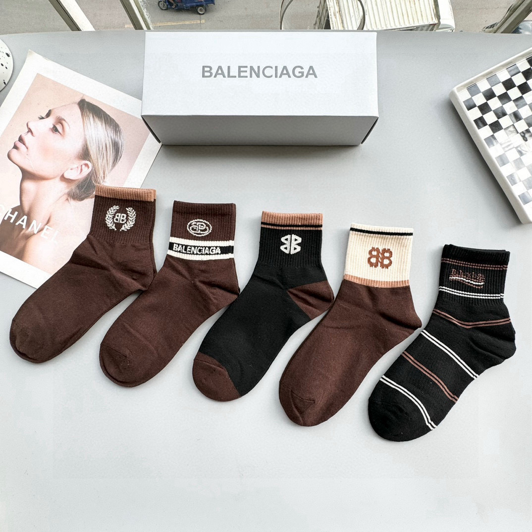 配包装【一盒五双】BALENCIAGA · 巴黎世家🌟 高品质。好看到爆炸欧美大牌中筒袜。男女款🌟潮人