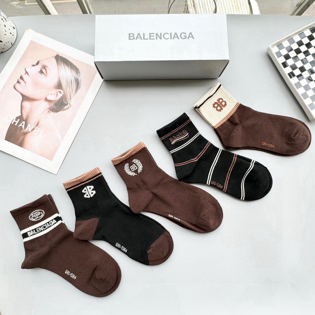  配包装【一盒五双】BALENCIAGA · 巴黎世家🌟 高品质。好看到爆炸欧美大牌中筒袜。男女款🌟潮人