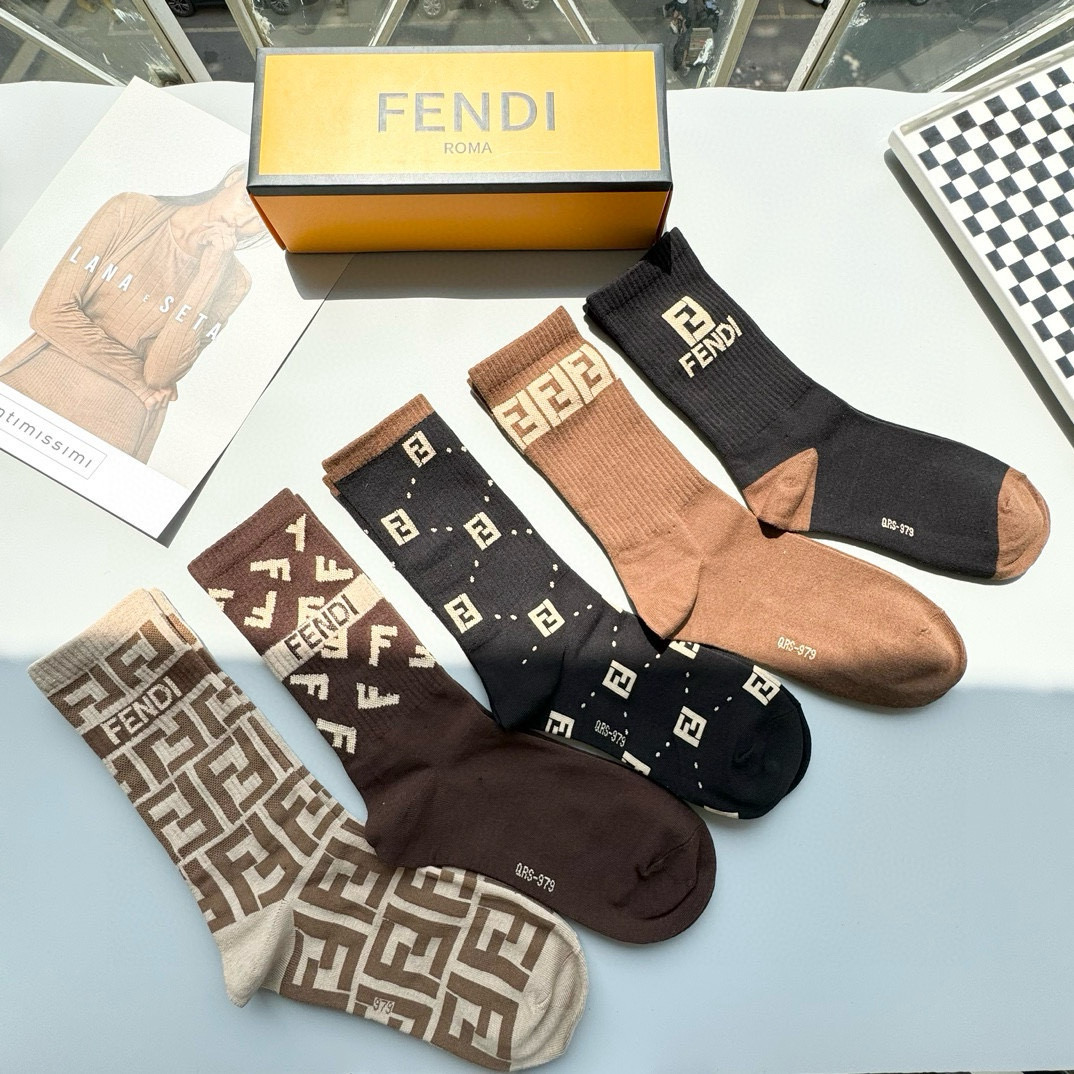  配包装【一盒五双】FENDI · 芬迪❗️大F新品高筒袜子❗️超级经典的双F标志，纯棉材质制造，透气舒