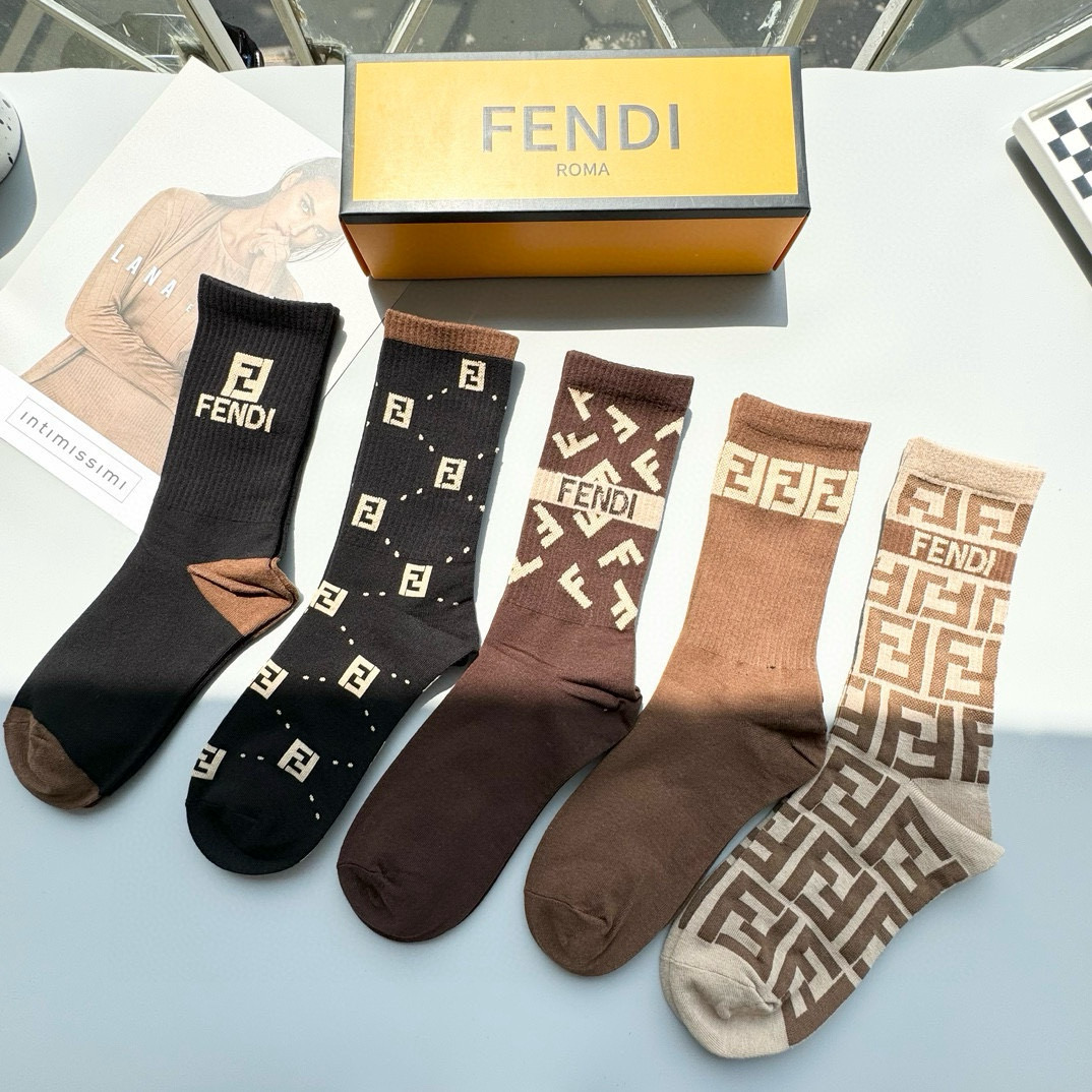  配包装【一盒五双】FENDI · 芬迪❗️大F新品高筒袜子❗️超级经典的双F标志，纯棉材质制造，透气舒